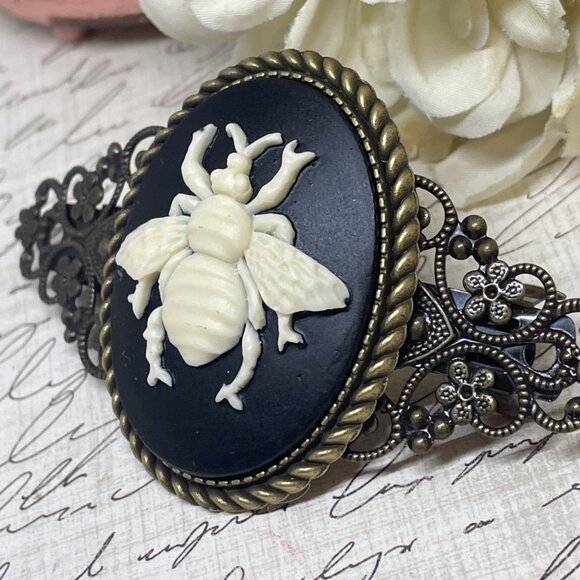 Black Cream Bee Humble Honey Christmas Gift New Cameo Pin Hair Clip Jewelry Comb - Picture 6 of 10